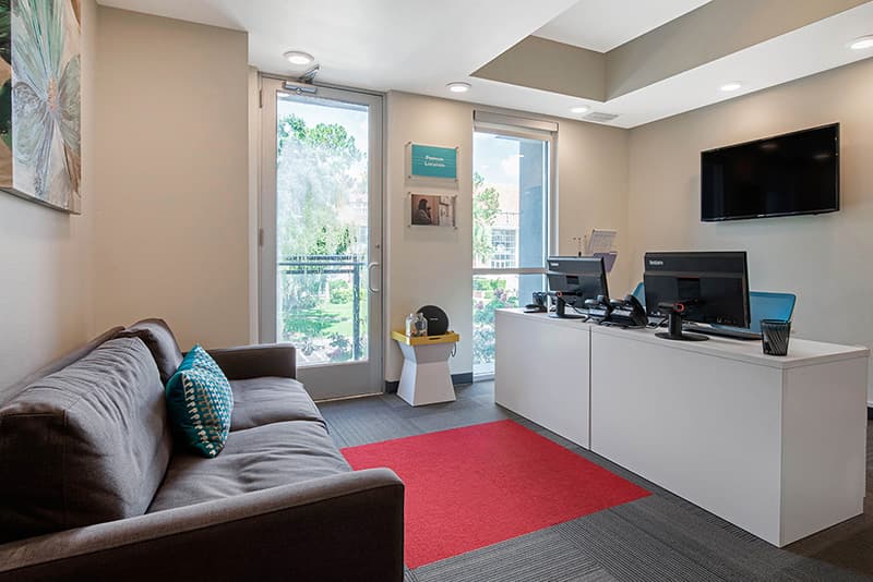 Leasing-Office-01-Social-28-Gainesville